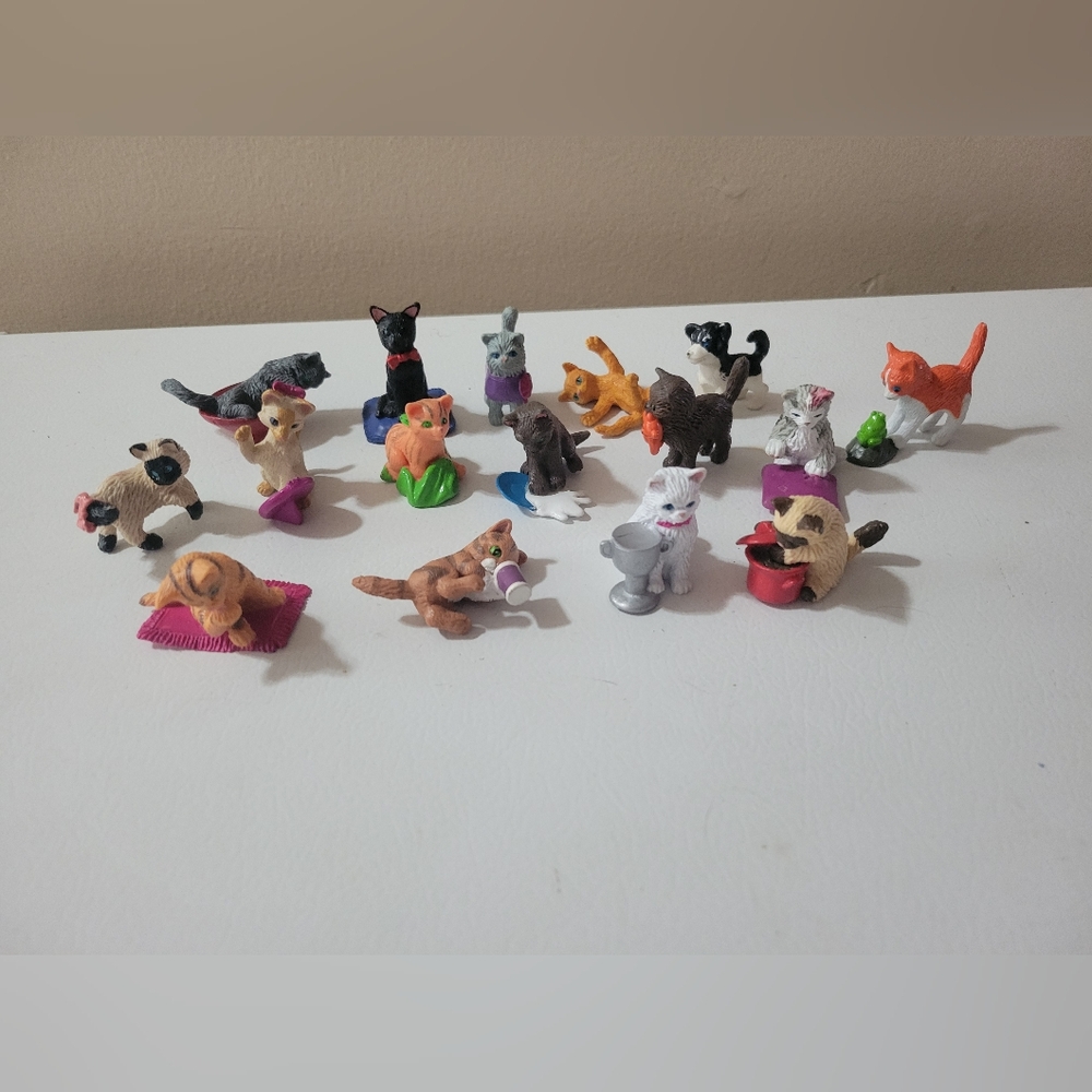 Vintage Kitty in My Pocket PVC Figures Set of 16  MEG 1994